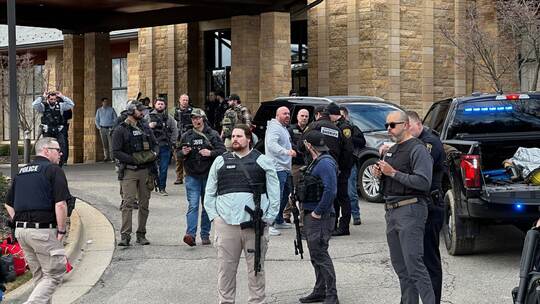 Auto fährt in Synagoge in Michigan