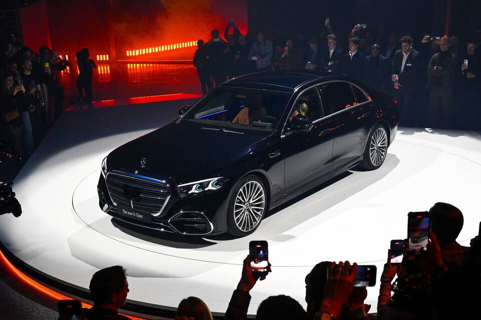 Mercedes-Benz stellt überarbeitete S-Klasse vor