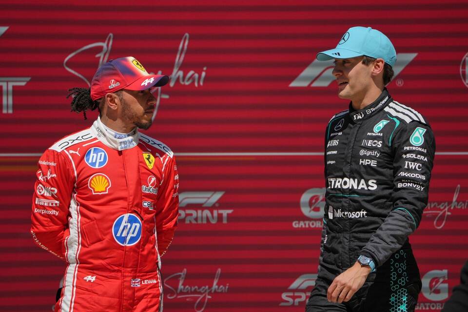 George Russell (r) und Lewis Hamilton