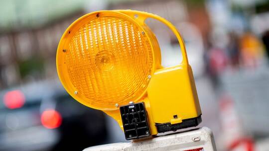 Warnleuchte an einer Baustelle Warnleuchte an einer Baustelle