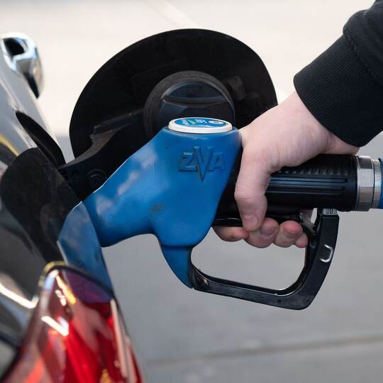 Mehrheit skeptisch bei Regel gegen steigende Spritpreise