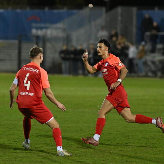 Khery Hamka (rechts) erweist sich als tolle Verstärkung für den FCN. Hier feiert er mit Stefan Zimmermann seinen Treffer gegen d