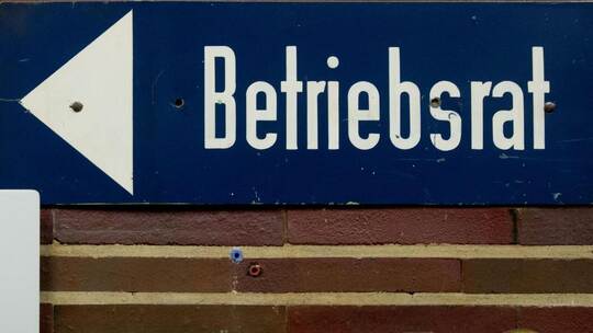 Aktuell läuft in vielen Unternehmen die Betriebsratswahl: Vor allem in der Automobilbranche war ein Rechtsruck durch die Zentrum