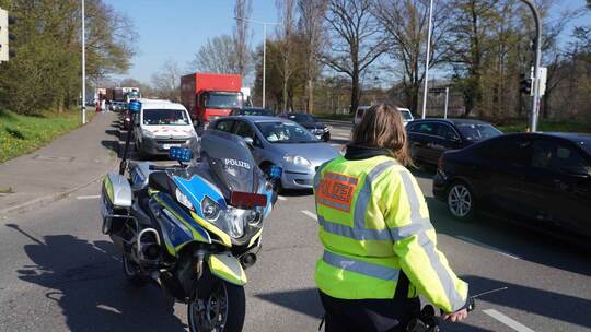 Feier zum Ende des Ramadan - Polizei muss Verkehr regeln