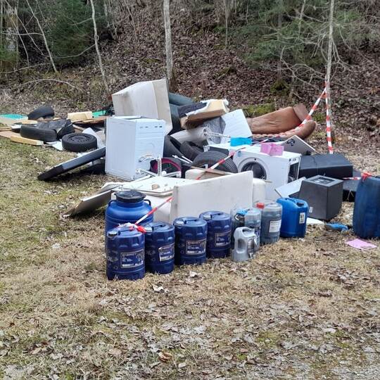 Müllberg illegal entsorgt