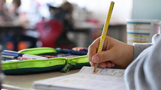 Nicht rennen, nicht hüpfen – sonst droht Lebensgefahr: Nach einer komplizierten Herz-OP hätte eine Erstklässlerin aus Pforzheim Grundschule