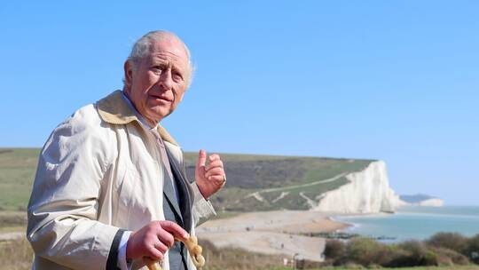 König Charles III. eröffnet Naturschutzgebiet