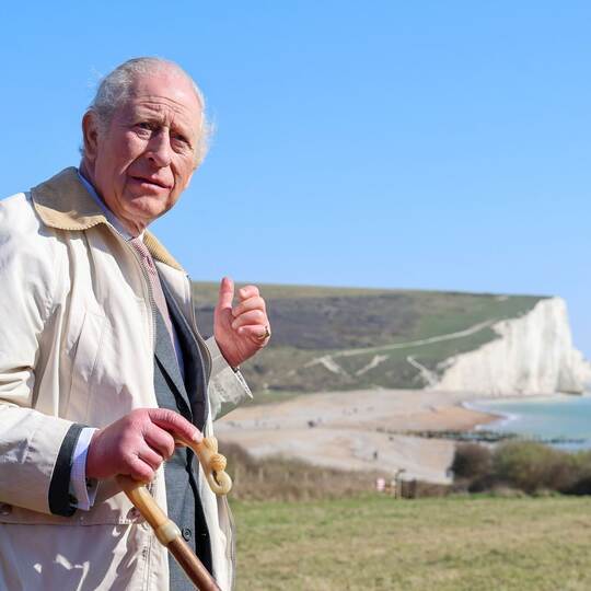 König Charles III. eröffnet Naturschutzgebiet