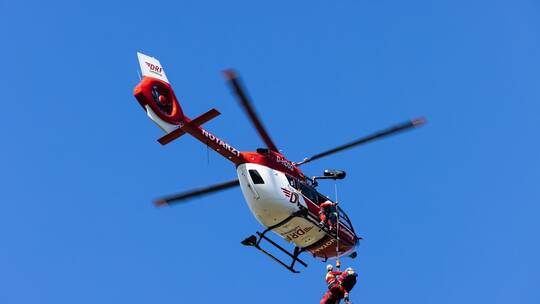 DRF Luftrettung trainiert Windenrettung DRF Luftrettung trainiert Windenrettung