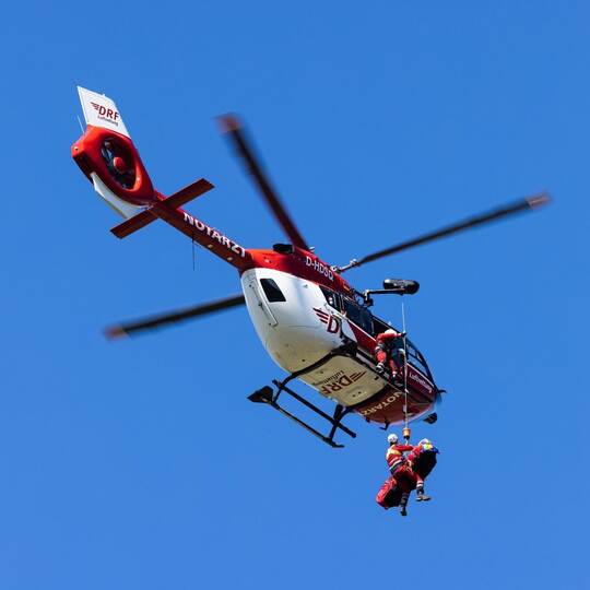 DRF Luftrettung trainiert Windenrettung
