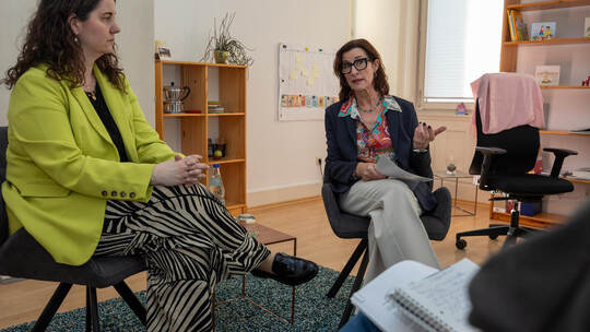 Beratungsstelle Lilith: Die Leiterinnen Sabrina Bauer und Kerstin Heilmann (rechts) würden gerne ein Angebot für Erwachsene scha Beratungsstelle Lilth Gespräch