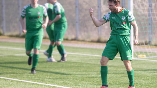 Der SV Iptingen jubelt über insgesamt fünf Tore beim klaren Heimerfolg gegen die SGM TSV Nussdorf/FV Rußheim II. Fotomoment