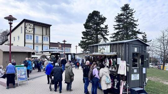 Trotz Kälte herrschte großer Andrang beim Ostermarkt auf dem Dobel. Zoller