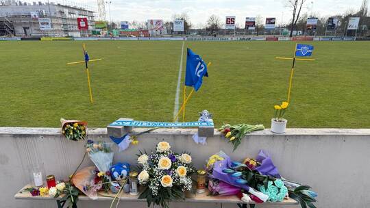 Fußballtor stürzt auf Siebenjährigen