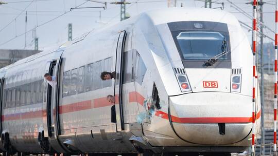 Baggerfahrer bei ICE-Unfall nahe Gelnhausen verletzt