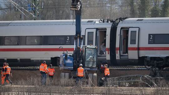 Baggerfahrer bei ICE-Unfall nahe Gelnhausen verletzt