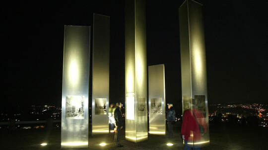 Wallberg Stelen erleuchtet Gedenken 23. Februar