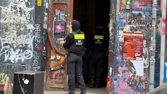 Razzia nach Anschlag auf Strommasten im September in Berlin