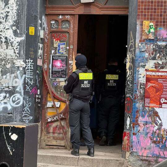 Razzia nach Anschlag auf Strommasten im September in Berlin