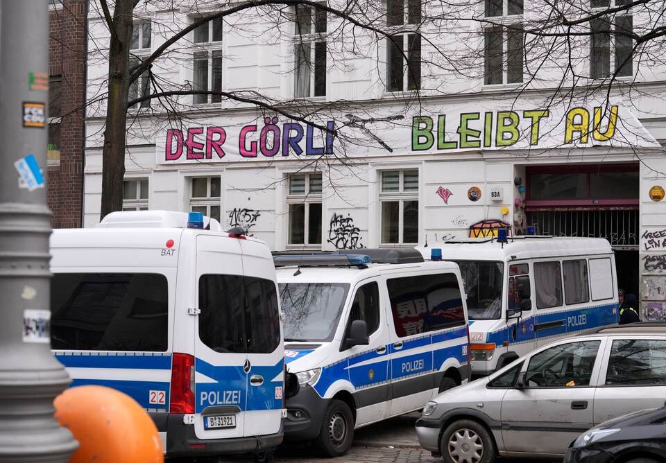 Razzia nach Anschlag auf Strommast im September in Berlin Razzia nach Anschlag auf Strommast im September in Berlin