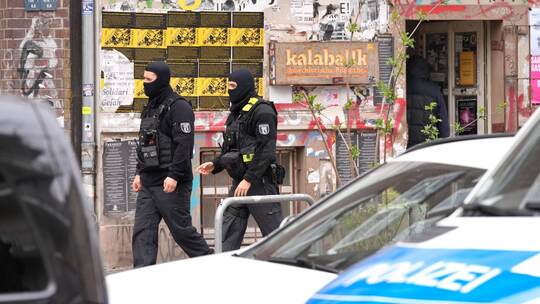 Razzia nach Anschlag auf Strommast im September in Berlin Razzia nach Anschlag auf Strommast im September in Berlin