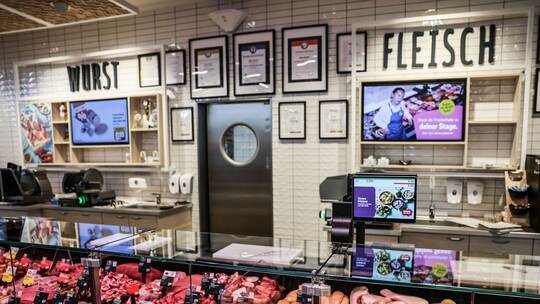 Fleischtheke im Supermarkt Fleischtheke im Supermarkt