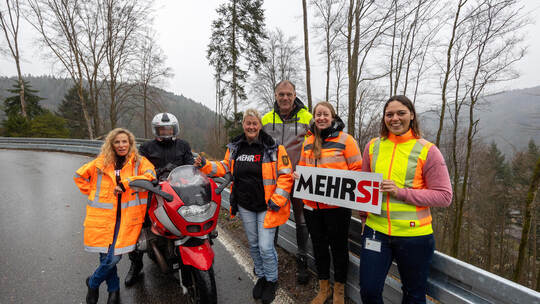 MehrSi-Geschäftsführerin Monika Schwill, ihre beiden Mitstreiter Jürgen Brödel und Simone Müller, Michael Ruderisch vom Unterneh MehrSi Unterfahrschutz Eyachtal