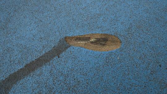 Loch in Fahrradbrücke in Tübingen
