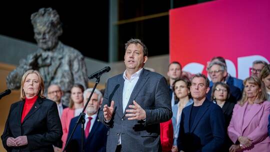 Sondersitzung des SPD-Präsidiums zur Reformagenda Sondersitzung des SPD-Präsidiums zur Reformagenda