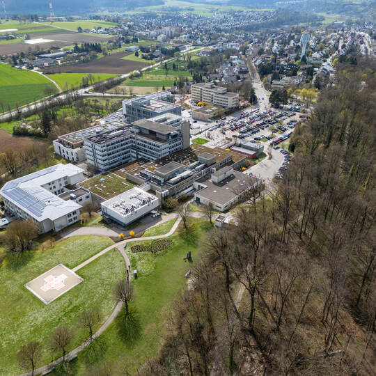 In die Jahre gekommen: Das Krankenhaus in Mühlacker ist nicht mehr zeitgemäß. Geht es nach dem Kreistag, entsteht an dieser Stel