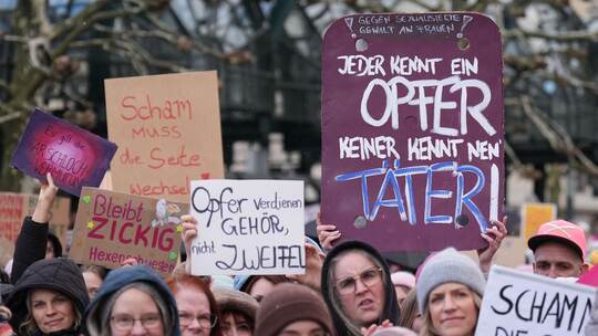 Demonstration gegen sexualisierte Gewalt gegen Frauen