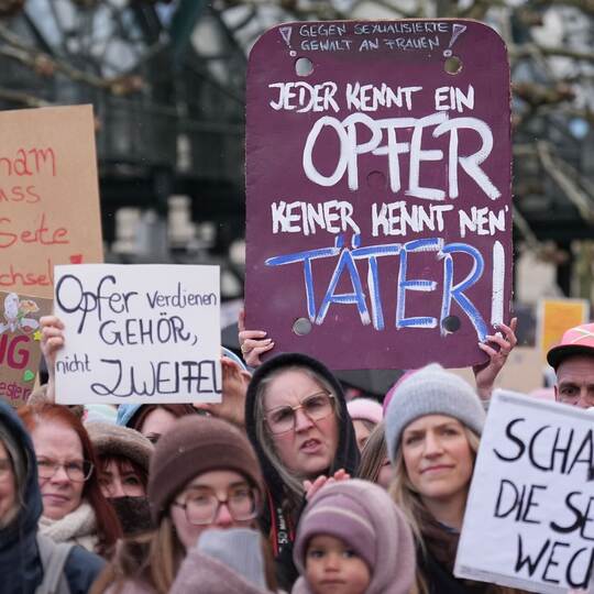 Demonstration gegen sexualisierte Gewalt gegen Frauen