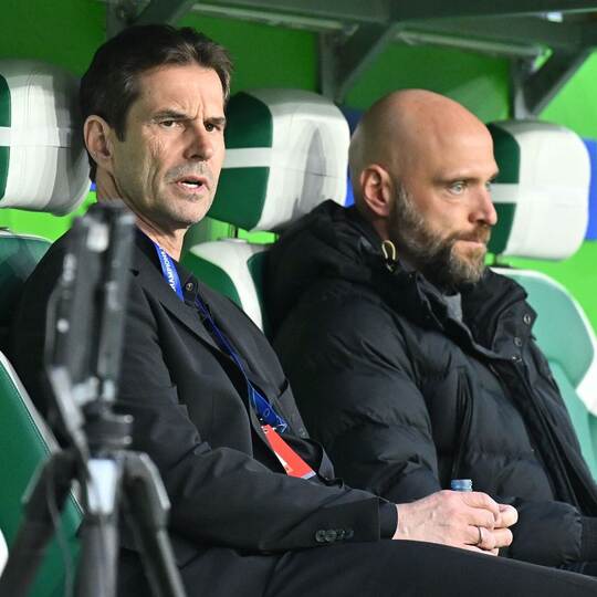 Wolfsburgs Sportchef Ralf Kellermann und Trainer Stephan Lerch