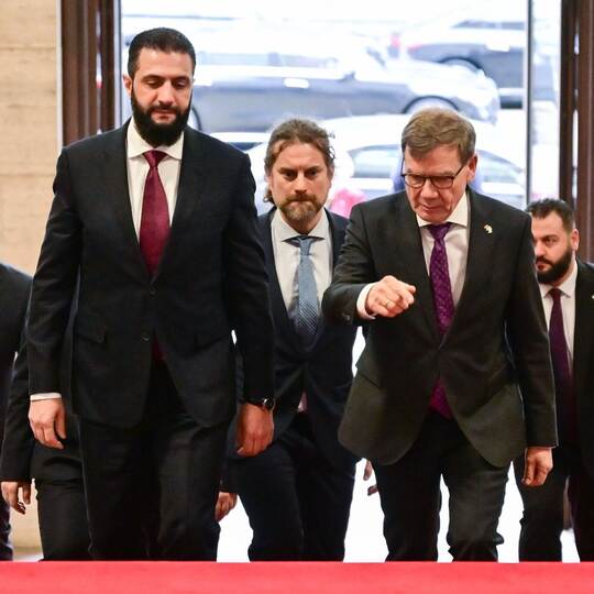 Syriens Übergangspräsident Ahmed al-Scharaa besucht Berlin