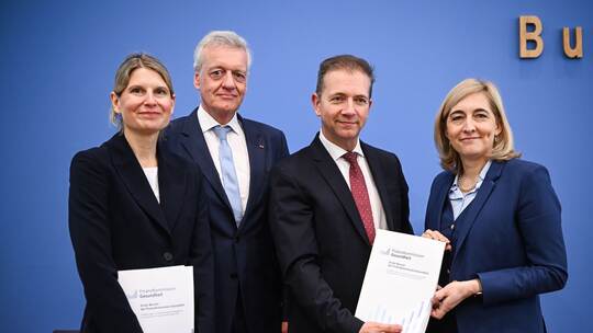 Pressekonferenz von Bundesgesundheitsministerin Warken