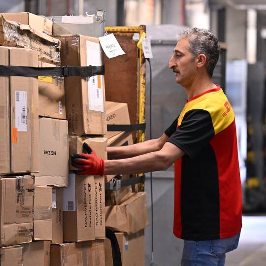 Arbeitnehmer aus Syrien bei DHL