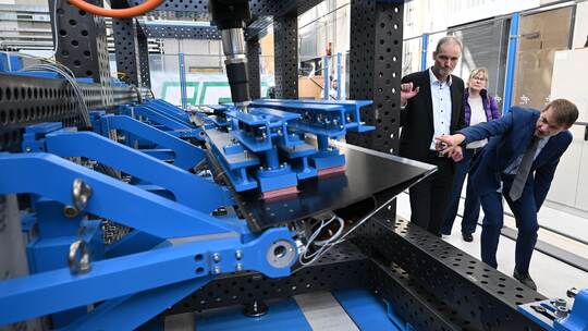 Eröffnung eines neuen Prüfstands für intelligente Flügel