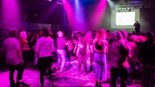 Tanzen auch an Karfreitag?