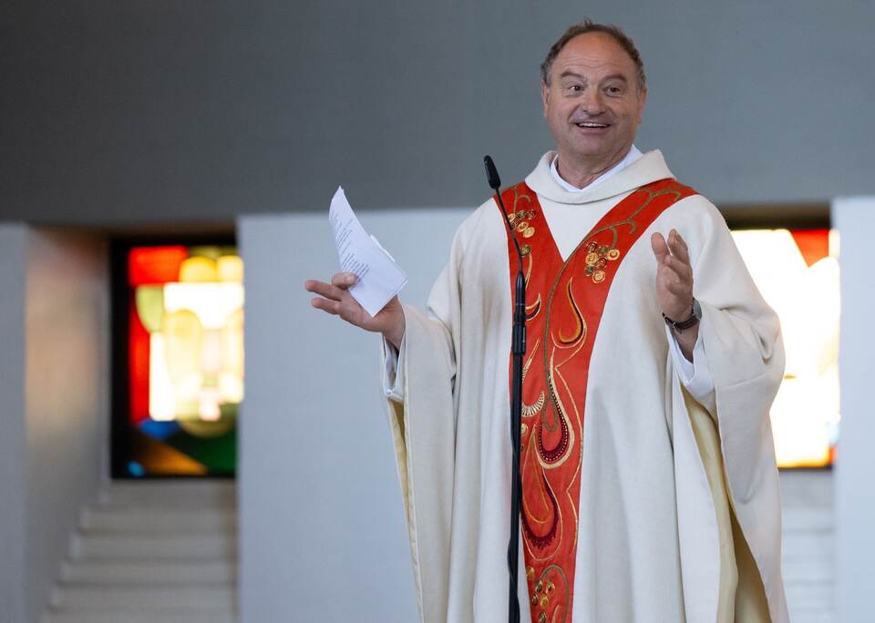Pfarrer Rainer Maria Schießler beim Gottesdienst