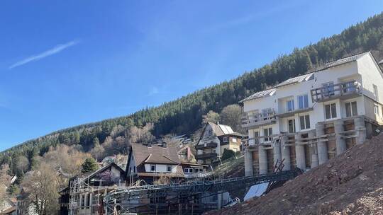 Die Kernerstraße ist schon einige Stunden nach dem Unfall wieder frei. Die Polizei war anfangs von einer tagelangen Sperrung aus