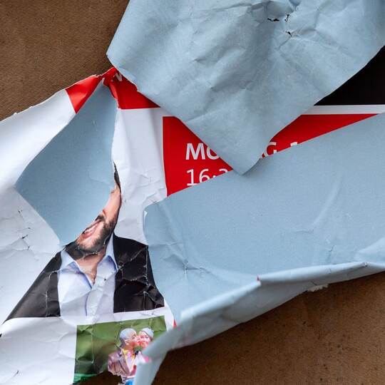 Zerstörte Wahlwerbung