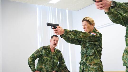 Königin Máxima startet Ausbildung als Reservistin