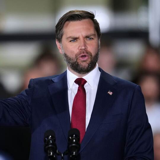 US-Vizepräsident JD Vance spricht zu Arbeitern in Michigan