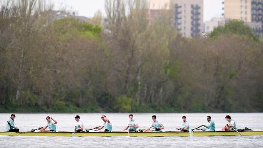 Traditionelles Rennen zwischen Oxford und Cambridge