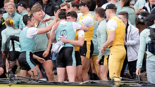 Traditionelles Rennen zwischen Oxford und Cambridge