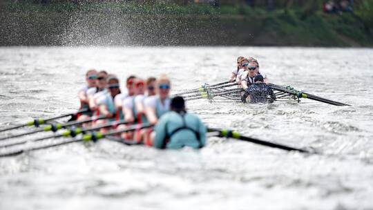 Traditionelles Rennen zwischen Oxford und Cambridge