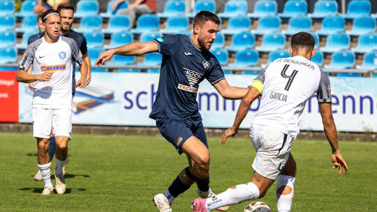 Walter Vegelin (links, hier im Hinrundenspiel gegen Denzlingen) war einer von fünf Torschützen des CfR beim 5:0-Auswärtssieg bei