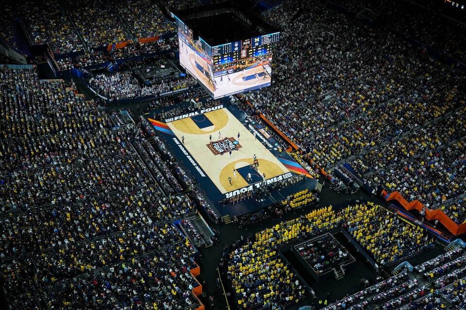 Michigan Wolverines - UConn Huskies Michigan Wolverines - UConn Huskies