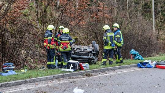 Zwei junge Frauen nach Unfall in Lebensgefahr