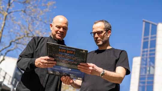 "Dü-di-de-dü": Das sind die Erfinder des "Euro-Mir"-Songs "Dü-di-de-dü": Das sind die Erfinder des "Euro-Mir"-Songs